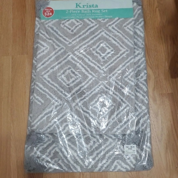 krista Other - Gray fluffy fringe bathroom mat set